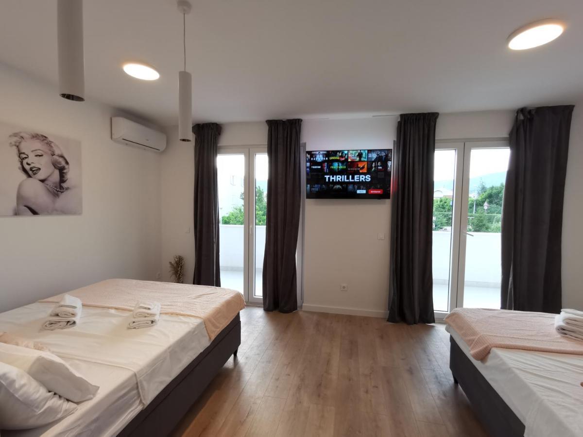"Bjonda" 200M2 On Two Floors - Game Room, Hot Tub And Kids Zone -Three Large Balconies On Each Floor มลินี ภายนอก รูปภาพ
