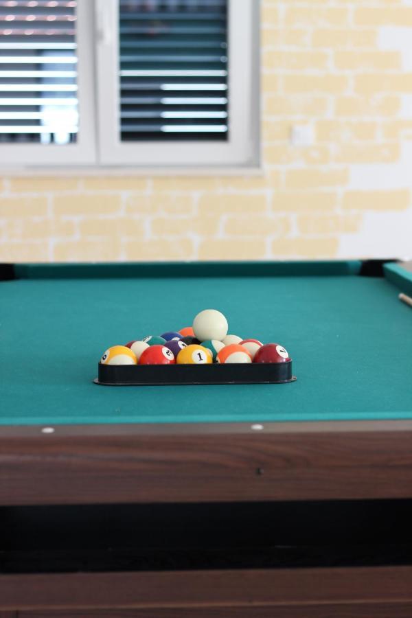 "Bjonda" 200M2 On Two Floors - Game Room, Hot Tub And Kids Zone -Three Large Balconies On Each Floor มลินี ภายนอก รูปภาพ